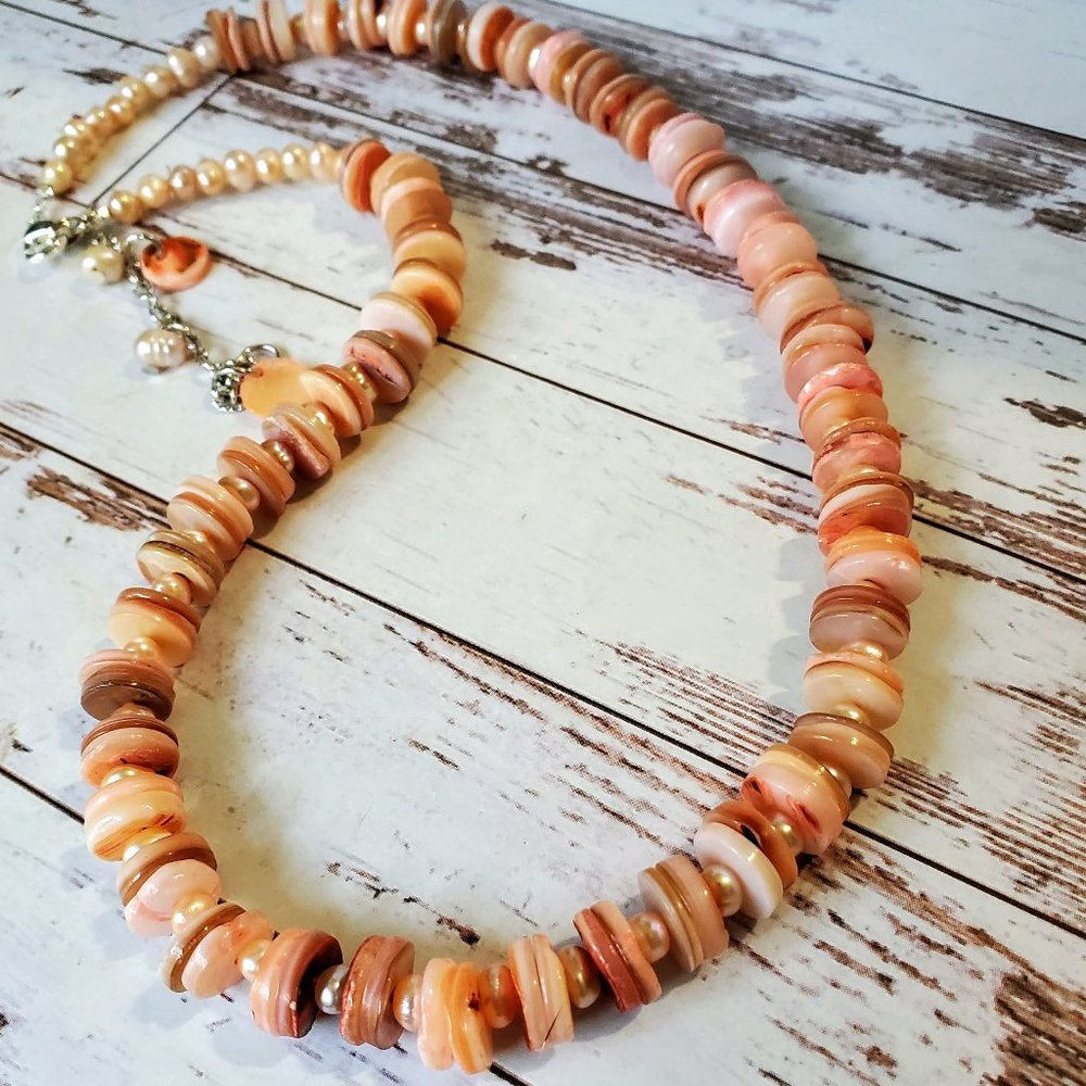 The Girl with Kaleidoscope Eyes Conch Shell Freshwater Pearl Necklace. New!